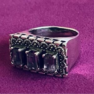SILVER AMETHYST MARCASITE RING VINTAGE /SIZE 7 (925) NEVER WORN.